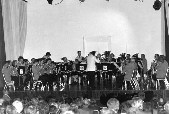 1988 Wilf Loveless conducting